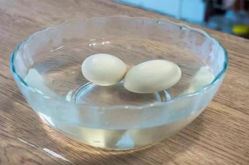 水煮荷包蛋最正确的方法，做荷包蛋绝招
